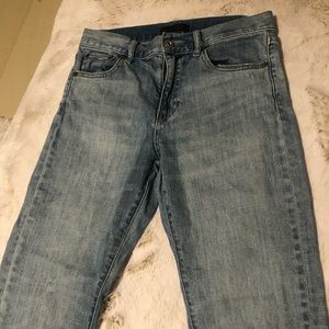 UNIQLO Cropped Straight Faded Blue Jeans